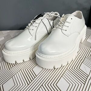 Women’s white shoes
